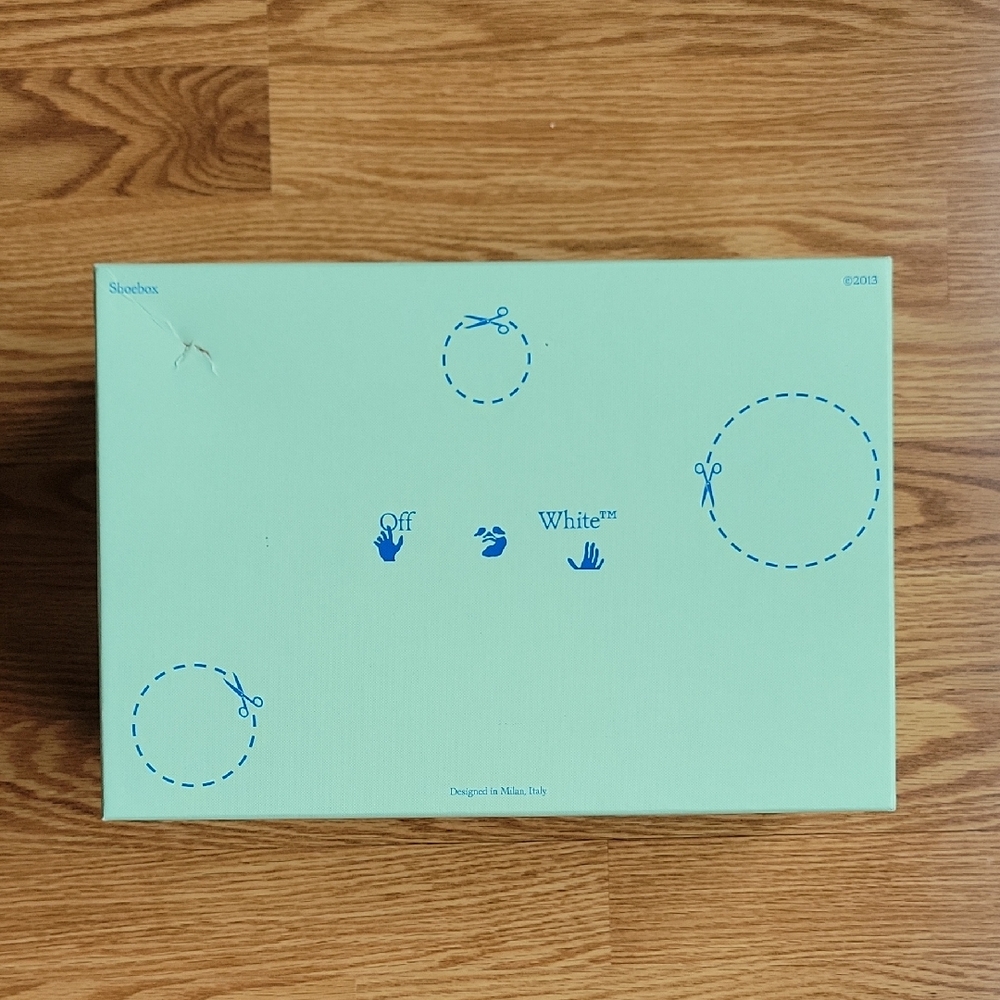Off-White Box (Empty)